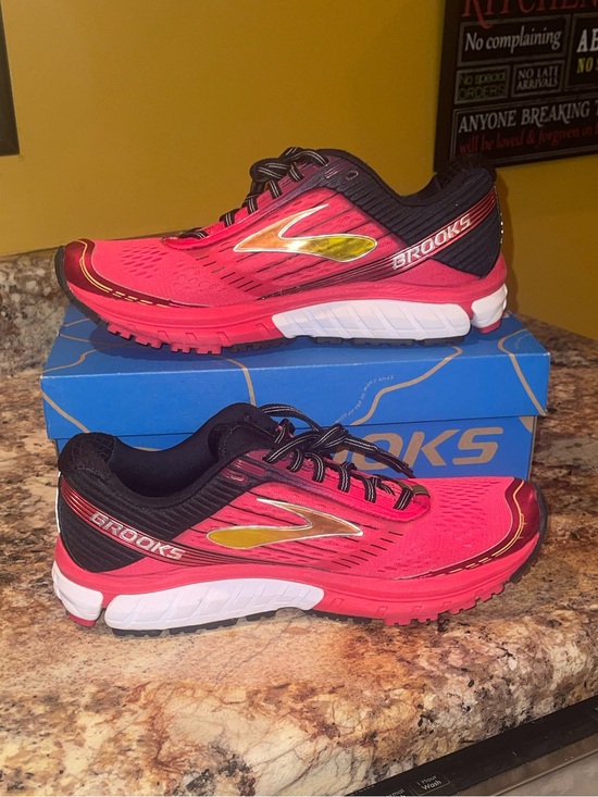 Brooks Shoes - Brooks Ghost 9 Womens Running Sneakers in Pink and Black with Yellow Accent